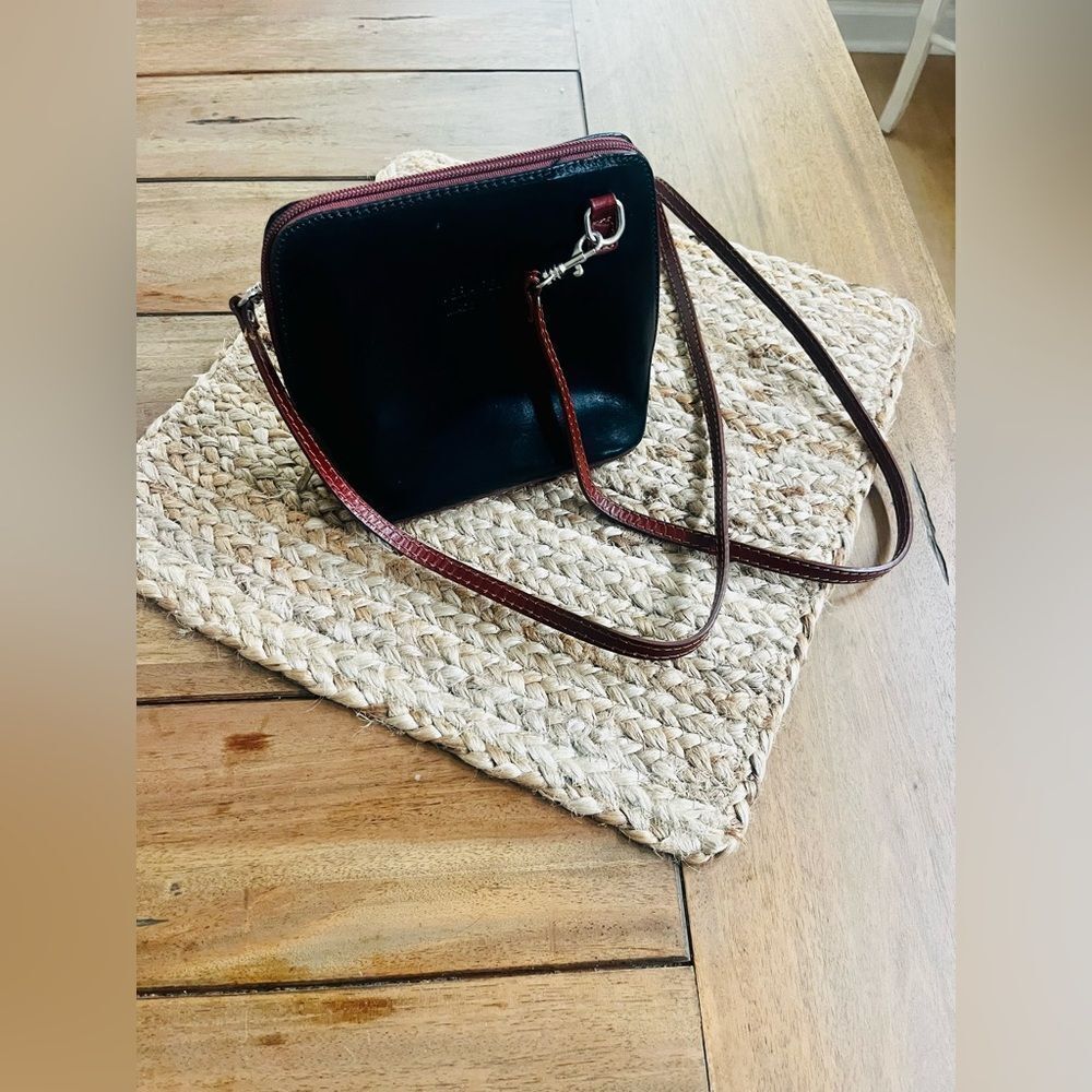 Vera Pelle Two-Tone Leather Crossbody Bag; Made in Italy - Picture 7 of 10